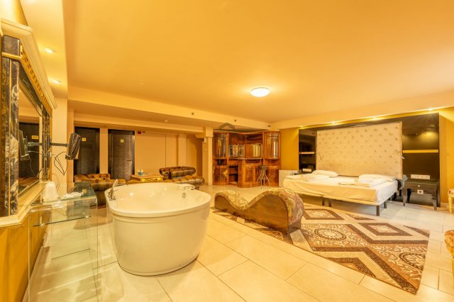 Eladó hotel, Budapesten, XIV. kerületben 2606.4 M Ft