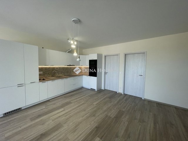 Eladó téglalakás, Kecskeméten 89.9 M Ft, 4 szobás