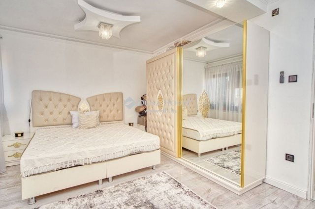 Eladó családi ház, Gyálon 270 M Ft, 7 szobás