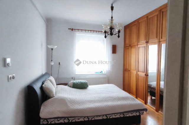 Kiadó családi ház, albérlet, Pécsett 400 E Ft / hó, 6 szobás