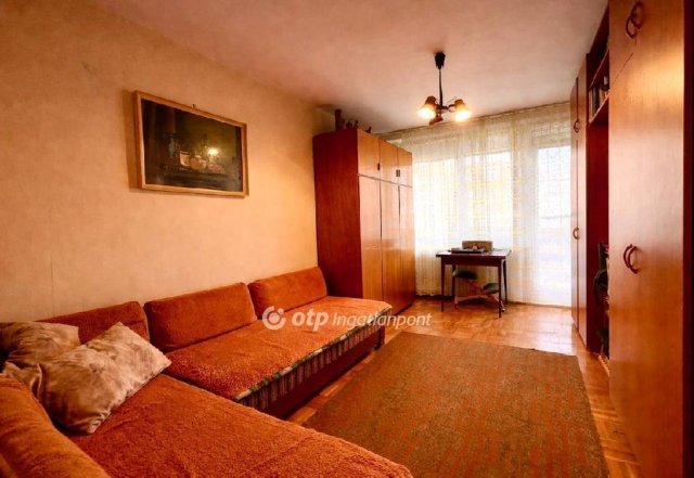 Eladó téglalakás, Szegeden 94 M Ft, 4 szobás