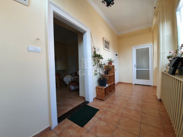 Kiadó iroda, Székesfehérvárott 120 E Ft / hó, 2 szobás