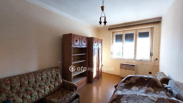 Eladó családi ház, Kisújszálláson 20.5 M Ft, 2 szobás