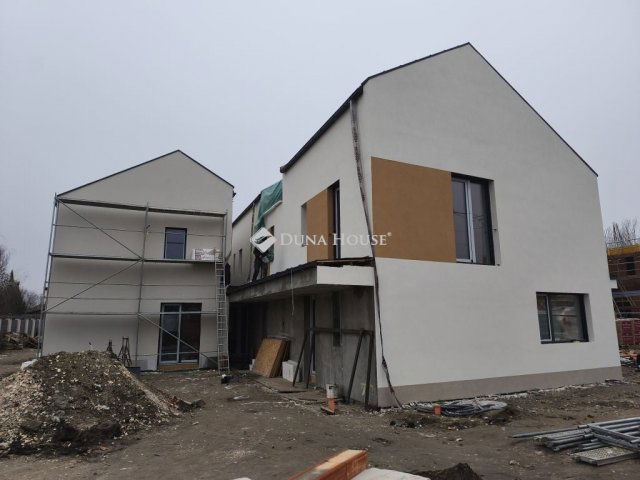 Eladó téglalakás, Dunaharasztin 99.9 M Ft, 4 szobás