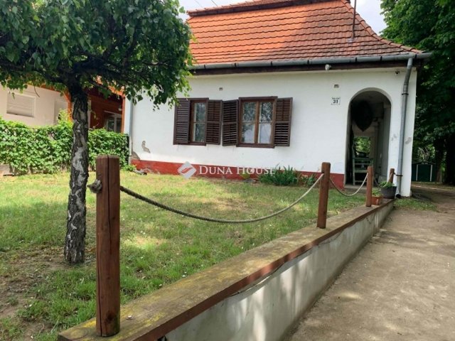 Eladó családi ház, Ráckevén 96 M Ft, 11 szobás