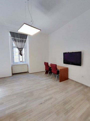 Eladó téglalakás, Budapesten, VI. kerületben, Aradi utcában