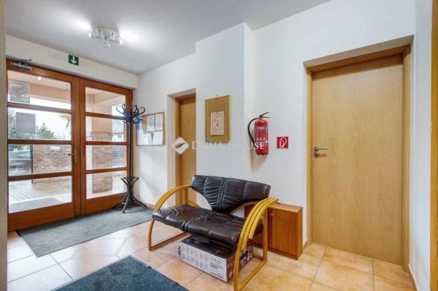 Kiadó iroda, Budakalászon, József Attila utcában 40 E Ft / hó