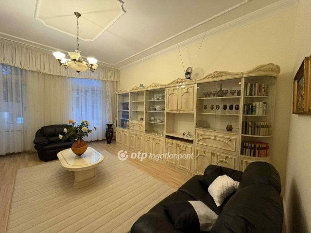 Eladó téglalakás, Pápán 52.99 M Ft, 2 szobás