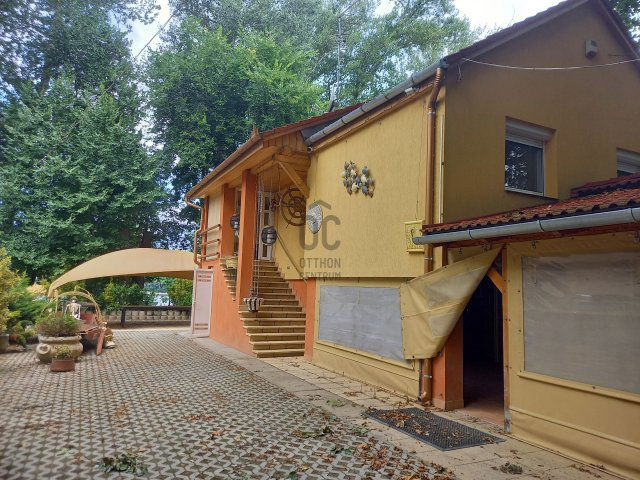 Eladó nyaraló, Érsekcsanádon 65 M Ft, 3 szobás