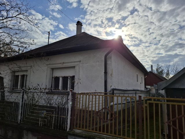Eladó családi ház, Jászladányon 10.9 M Ft, 3 szobás
