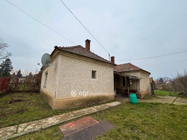 Eladó családi ház, Győrszemerén 25 M Ft, 2 szobás