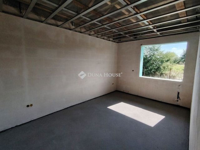 Eladó ikerház, Szigetszentmártonban 78 M Ft, 4 szobás