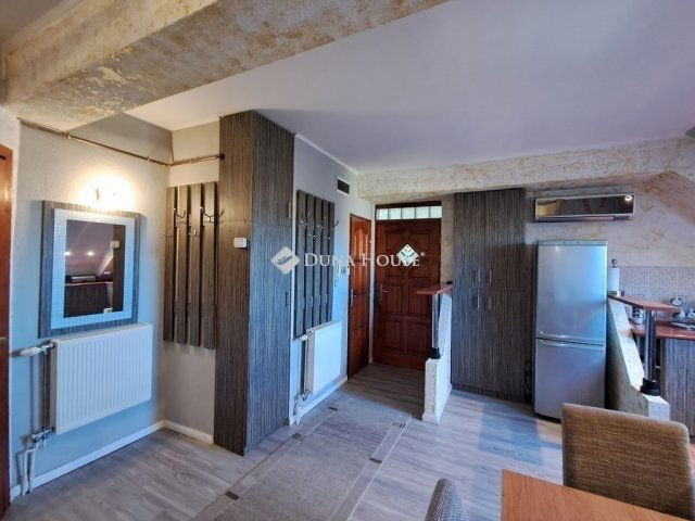 Eladó téglalakás, Pécsett 59 M Ft, 4 szobás