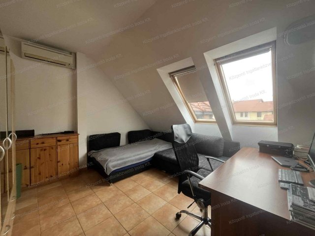 Eladó téglalakás, Tatán 219.9 M Ft, 4 szobás