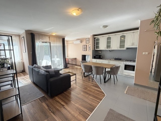 Kiadó téglalakás, albérlet, Szegeden 260 E Ft / hó, 3 szobás