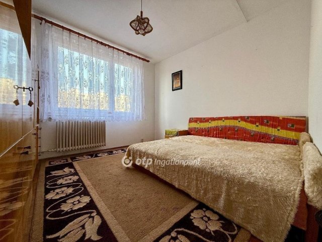 Eladó panellakás, Miskolcon 32.99 M Ft, 2+1 szobás