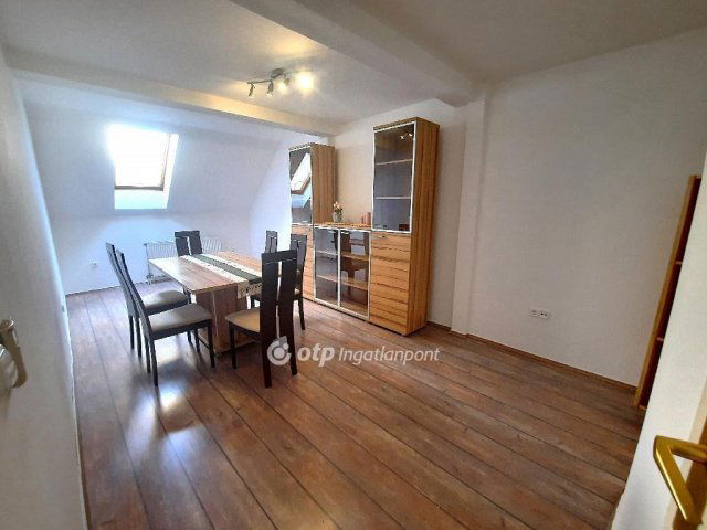 Eladó téglalakás, Szolnokon 53 M Ft, 3+1 szobás