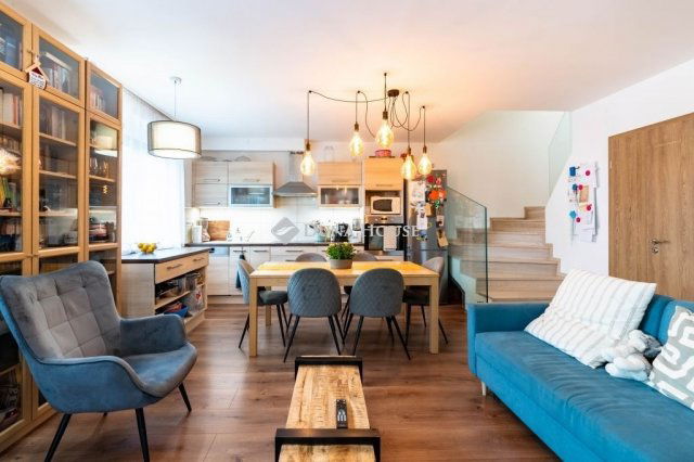 Eladó téglalakás, Győrött 139.9 M Ft, 6 szobás