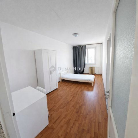 Eladó panellakás, Kecskeméten 39.9 M Ft, 2 szobás