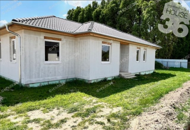 Eladó családi ház, Kecskeméten, Hóvirág utcában 90 M Ft
