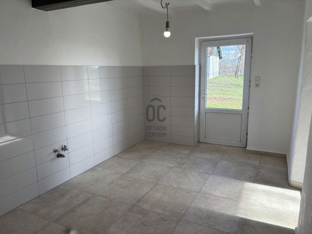 Eladó családi ház, Szentkirályon 26 M Ft, 1 szobás