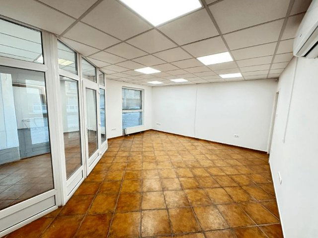 Kiadó üzlethelyiség, IV. kerületben, Károlyi István utcában