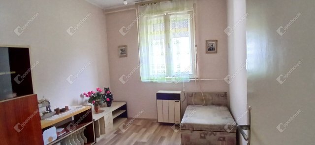 Eladó családi ház, Csesztregen 29.9 M Ft, 4 szobás