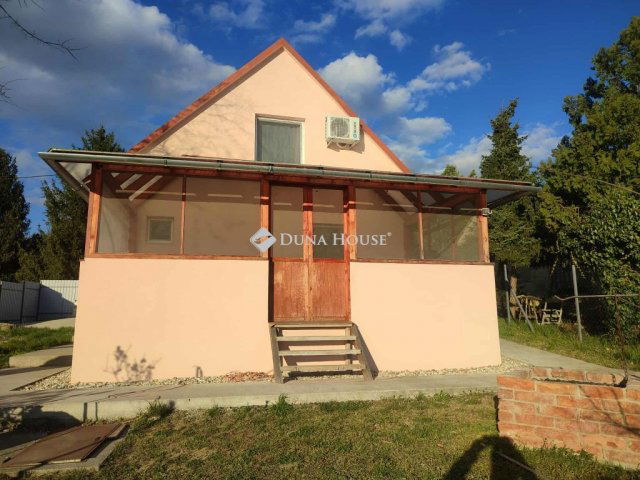 Eladó családi ház, Téten 30 M Ft, 3 szobás
