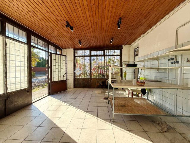 Kiadó üzlethelyiség, Budapesten, X. kerületben 300 E Ft / hó