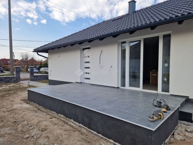 Eladó ikerház, Üllőn 115 M Ft, 4 szobás / költözzbe.hu