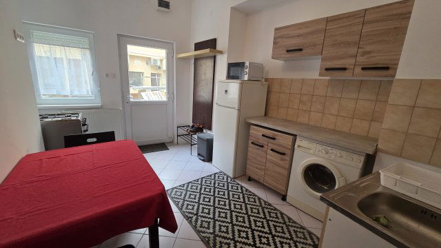 Kiadó téglalakás, albérlet, Esztergomban 150 E Ft / hó