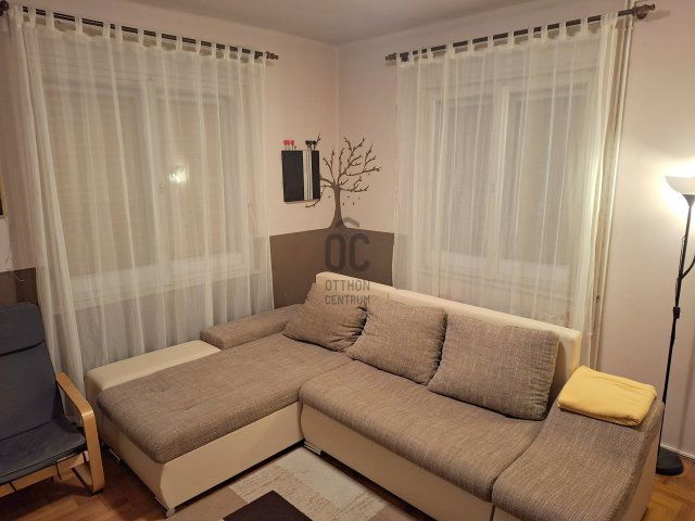 Eladó családi ház, Pécelen 90 M Ft, 4 szobás