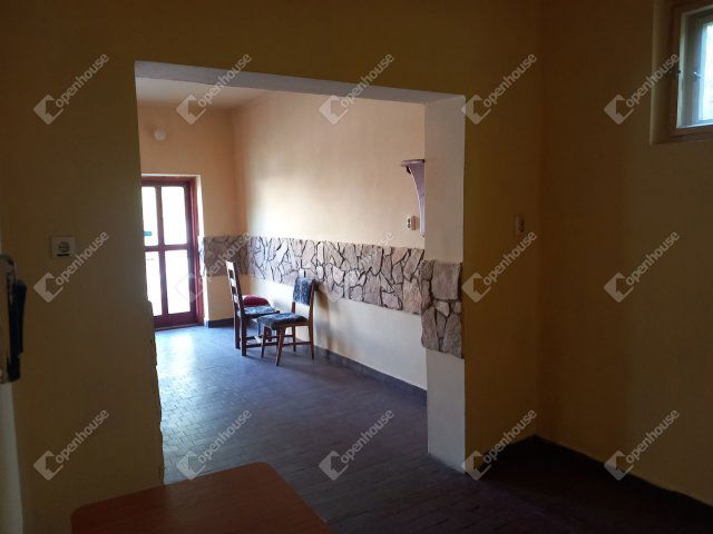 Eladó üzlethelyiség, Csanádapácán 11.2 M Ft