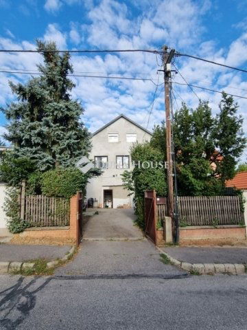 Eladó családi ház, Budaörsön 210 M Ft, 3 szobás