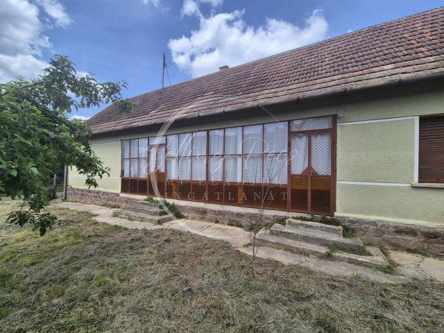 Eladó családi ház, Somogyhárságyon 13 M Ft, 4 szobás