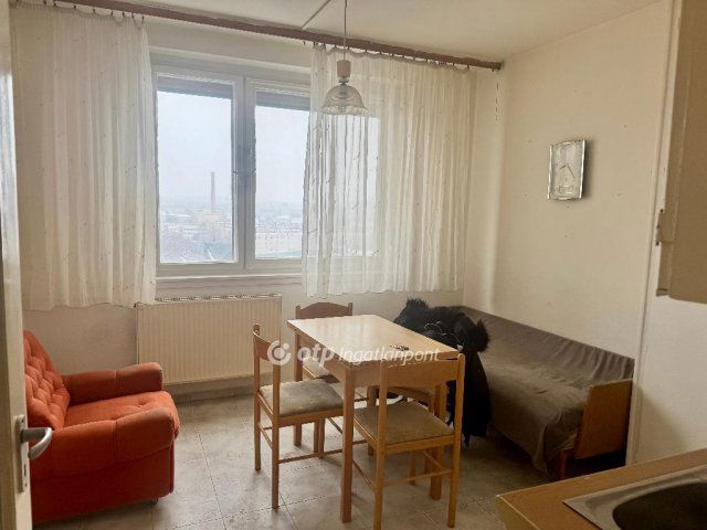 Eladó panellakás, Székesfehérvárott 38.2 M Ft, 1 szobás