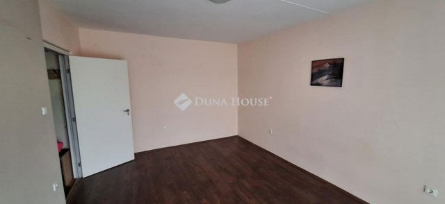 Kiadó panellakás, albérlet, Pécsett 140 E Ft / hó, 2 szobás