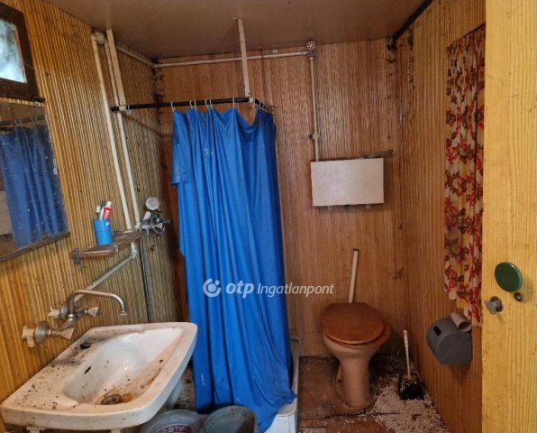 Eladó nyaraló, Pilisen 6.9 M Ft, 2 szobás / költözzbe.hu