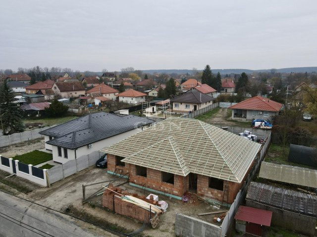 Eladó ikerház, Sülysápon 65 M Ft, 4 szobás