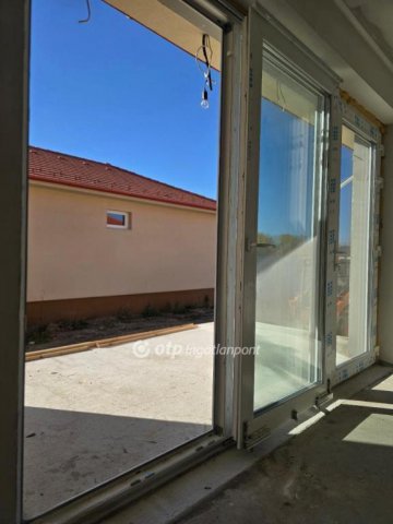 Eladó családi ház, Pápán 99.9 M Ft, 4 szobás