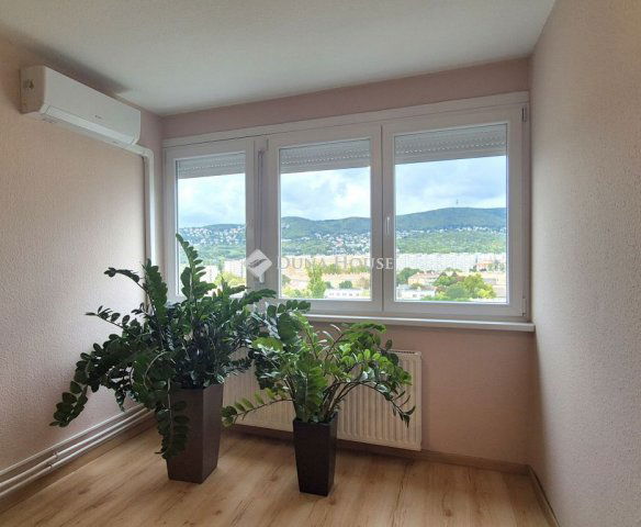 Eladó panellakás, Budapesten, III. kerületben 68 M Ft, 2 szobás
