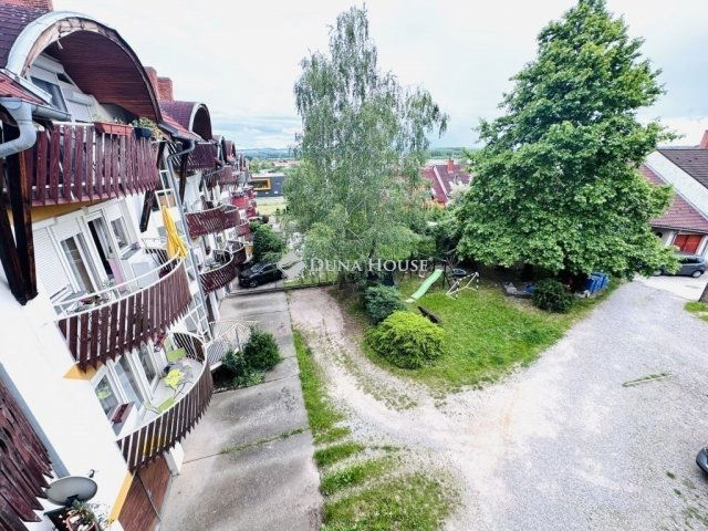 Eladó téglalakás, Pécsett 81.5 M Ft, 4 szobás