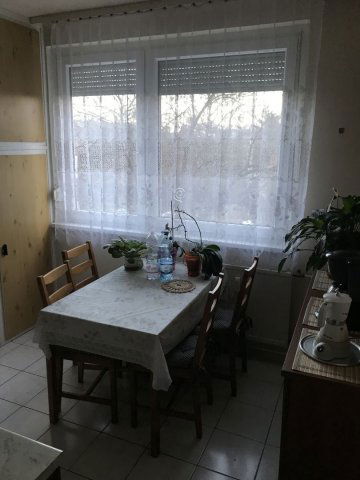 Kiadó panellakás, albérlet, Debrecenben 240 E Ft / hó, 3 szobás