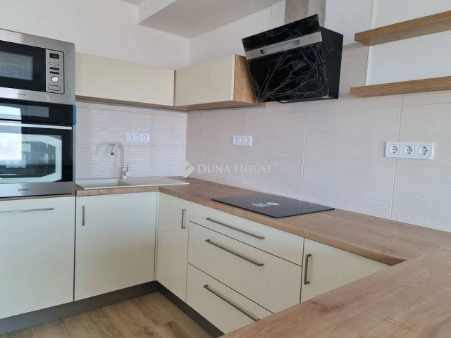 Eladó ikerház, Pécsett 139.9 M Ft, 4 szobás