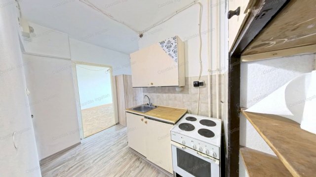 Eladó panellakás, Ajkán, Kohász utcában 28.5 M Ft, 1+1 szobás