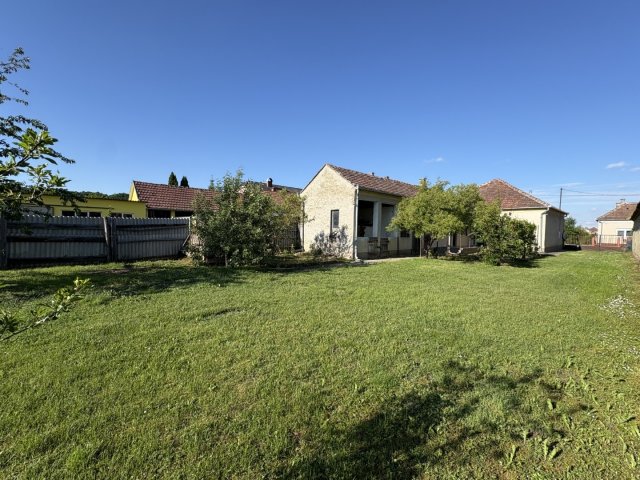 Eladó családi ház, Berzencén, Május 1. utcában 10.9 M Ft