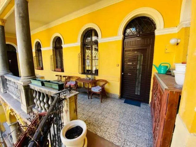 Eladó téglalakás, Budapesten, VI. kerületben, Podmaniczky utcában