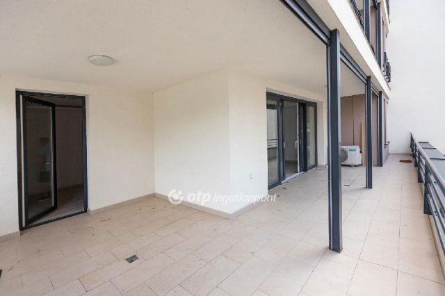 Eladó téglalakás, Balatonkenesén 132.5 M Ft, 3 szobás