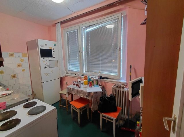 Eladó panellakás, Tatabányán 39.9 M Ft, 3 szobás