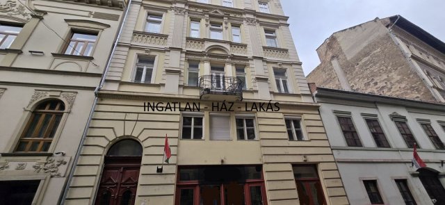 Eladó téglalakás, Budapesten, V. kerületben, Molnár utcában